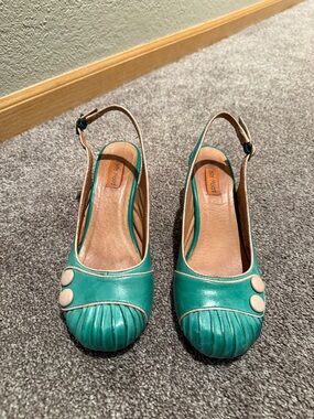Vintage look Teal Miz Mooz slingback heels